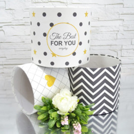 Капелюшна коробка Чорно-білий зиг-заг (Середня D18)